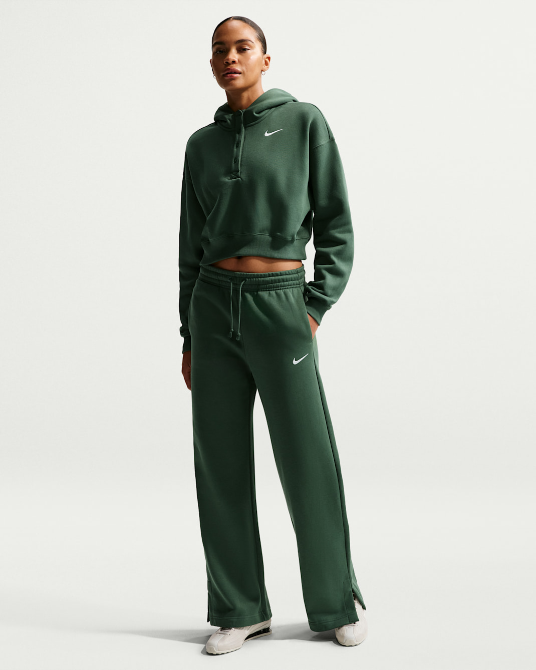 Pants de tiro alto de pierna amplia para mujer Nike Sportswear Phoenix Fleece - Abeto/Vela
