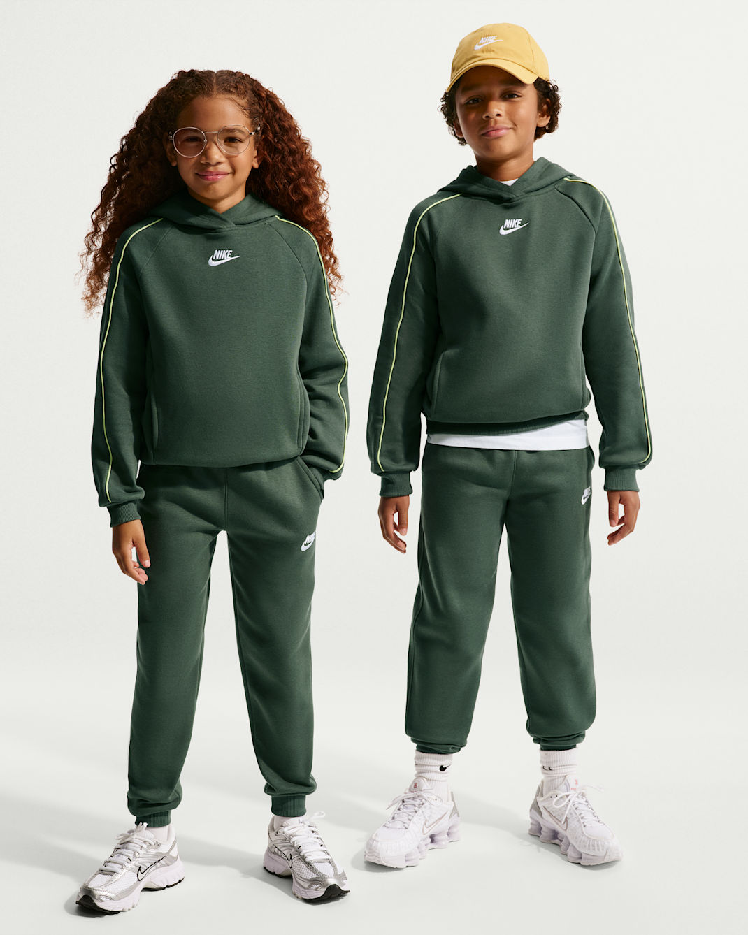 Nike Sportswear Club Fleece Older Kids' Hooded Tracksuit - Camo Green/Camo Green/Fennel/White