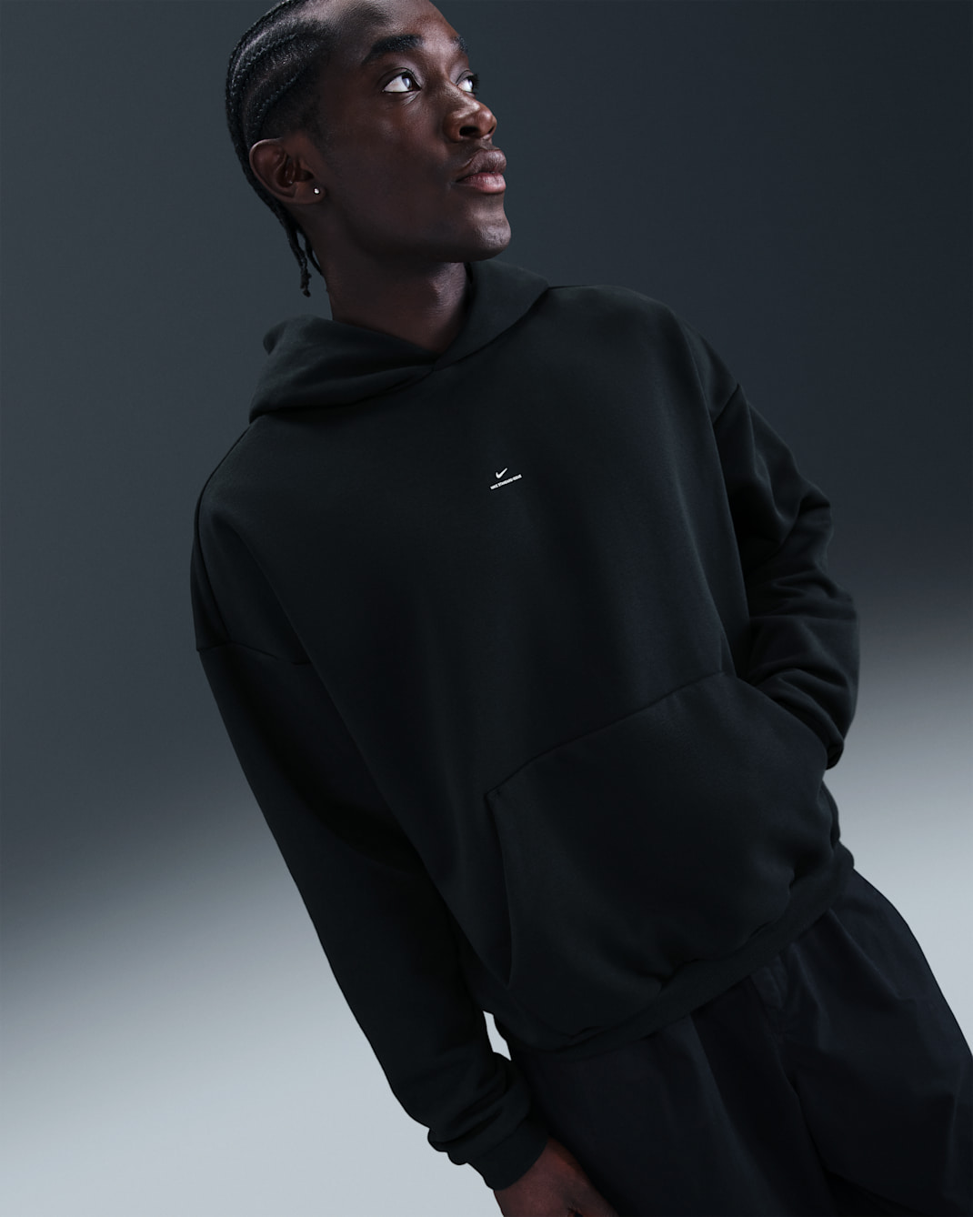 Nike Standard Issue Men's Therma-FIT Brushed Basketball Pullover Hoodie - Black/Pale Ivory