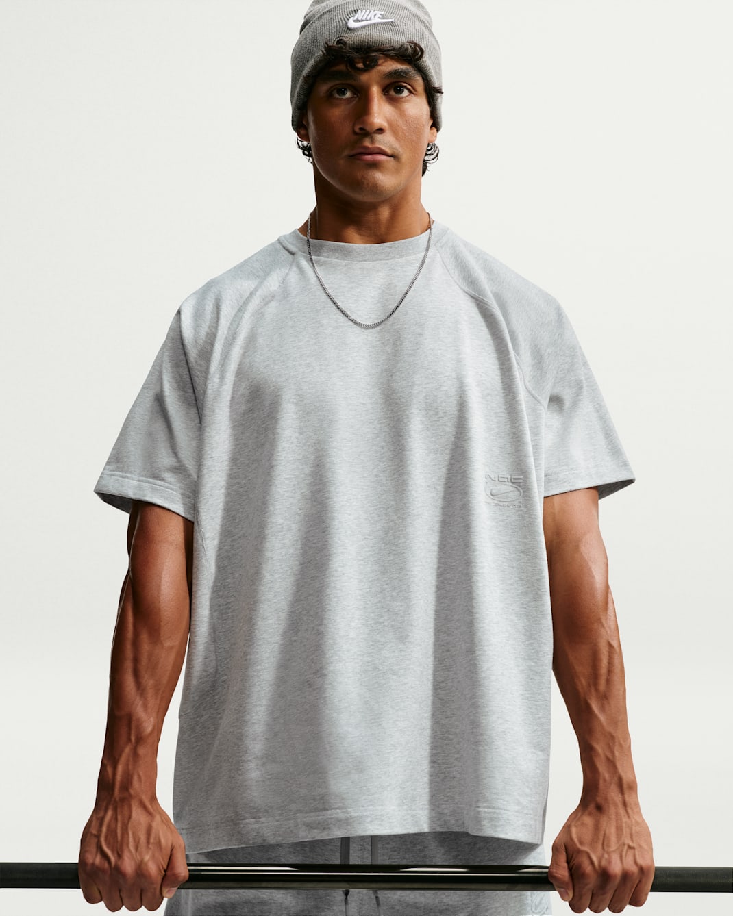 Playera Dri-FIT N.A.C. oversized para hombre Nike - Gris humo claro/Jaspeado/Gris humo claro