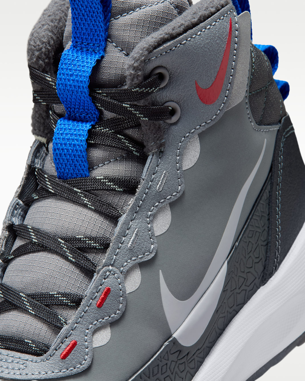 Nike Terrascout Big Kids' Boots with Reflective Accents