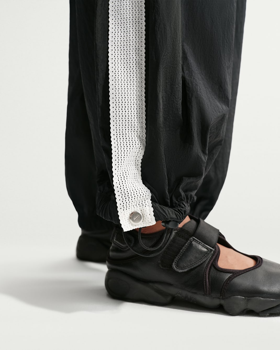 Nike Sportswear Women's Oversized High-Waisted Balloon Track Pants