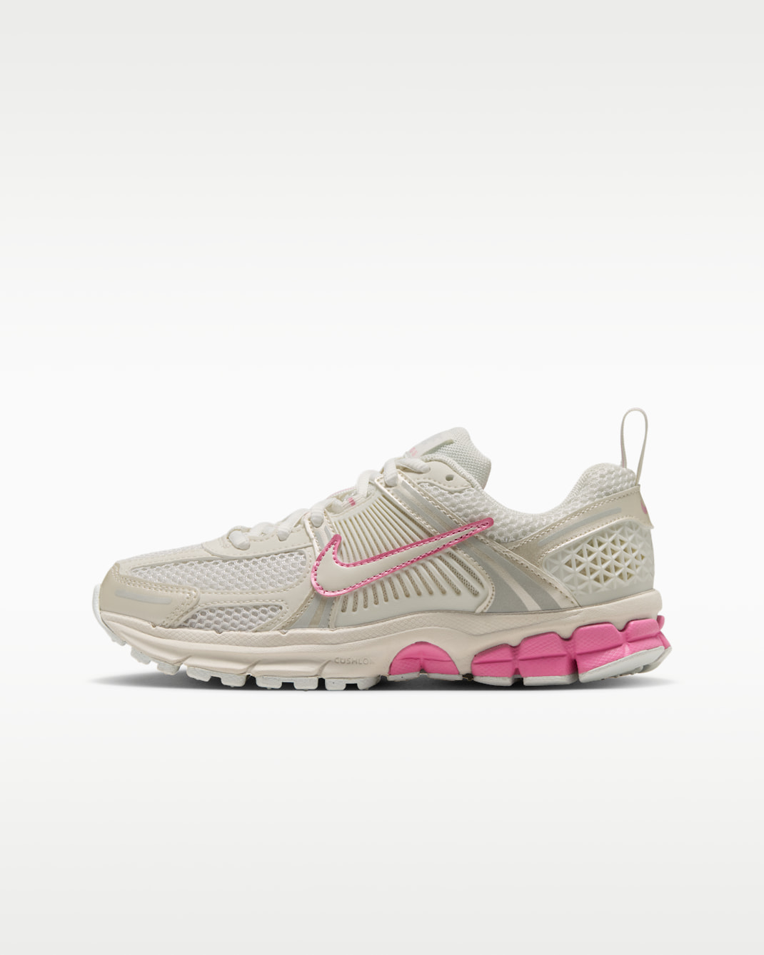 Scarpa Nike Vomero 5 con dettagli dal design rifrangente – Ragazzo/a - Sail/Pink Rise/Off White/Sail