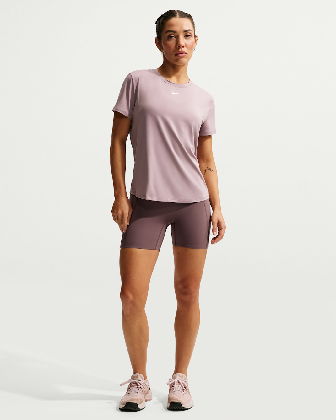 Shorts de ciclismo de tiro alto de 13 cm sin costura frontal para mujer Nike Universa - Tatuaje/Tatuaje/Burdeos enérgico