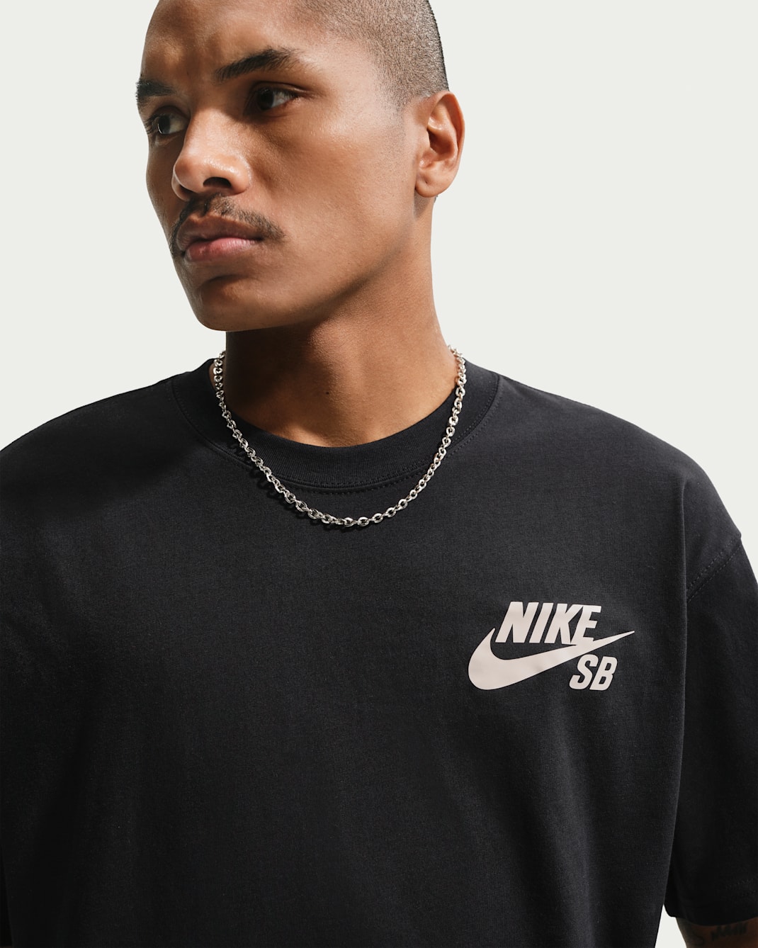 T-shirt do skateboardingu z logo Nike SB - Czerń/Coconut Milk