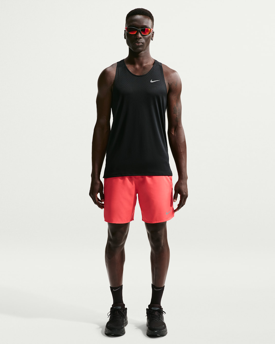 Shorts de correr Dri-FIT de 18 cm con forro de ropa interior para hombre Nike Challenger - Carmesí brillante/Carmesí brillante/Negro