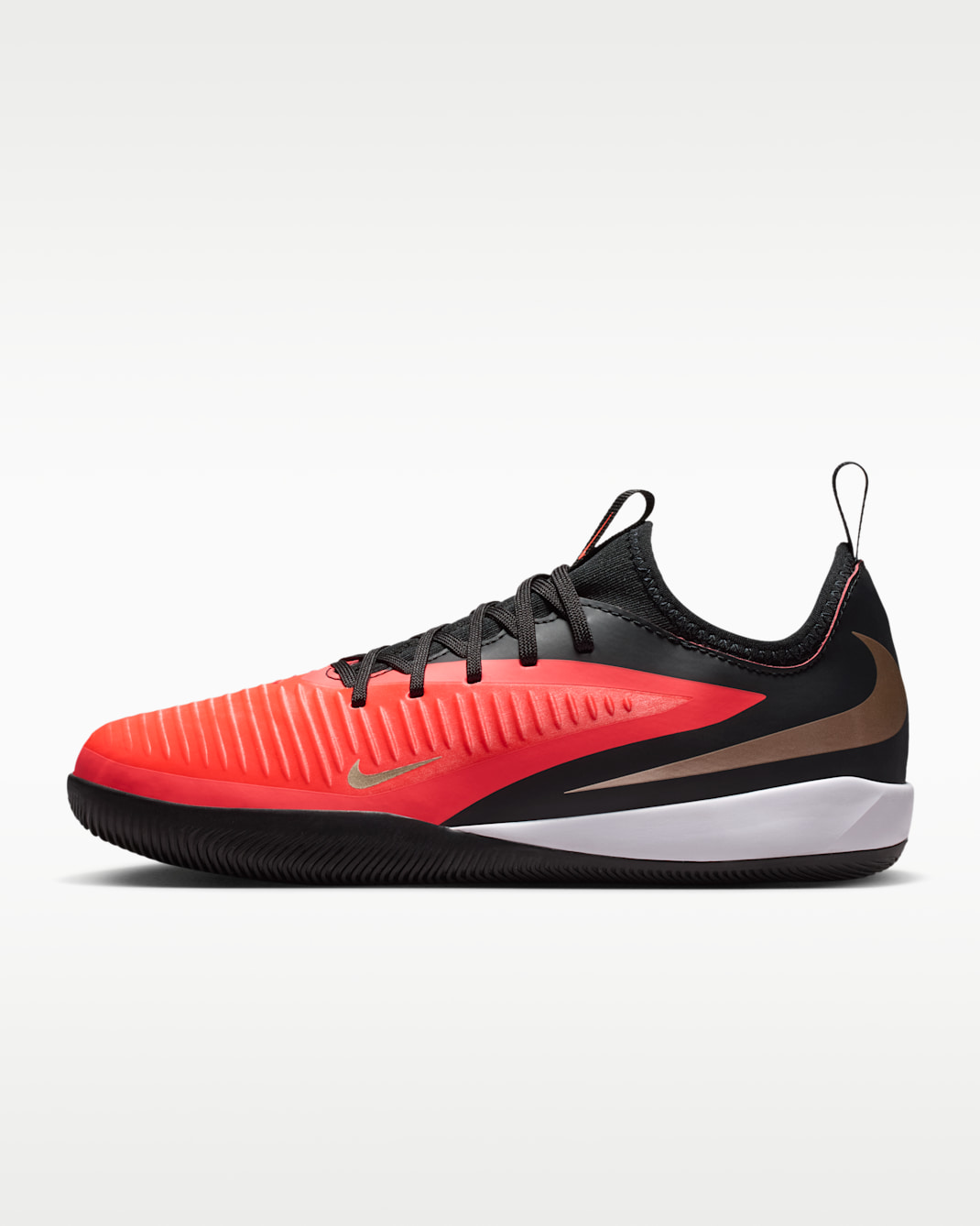 Tacos de fútbol para cancha cubierta para niños grandes Nike Jr. Phantom 6 Low Academy - Carmesí brillante/Carmesí brillante/Negro