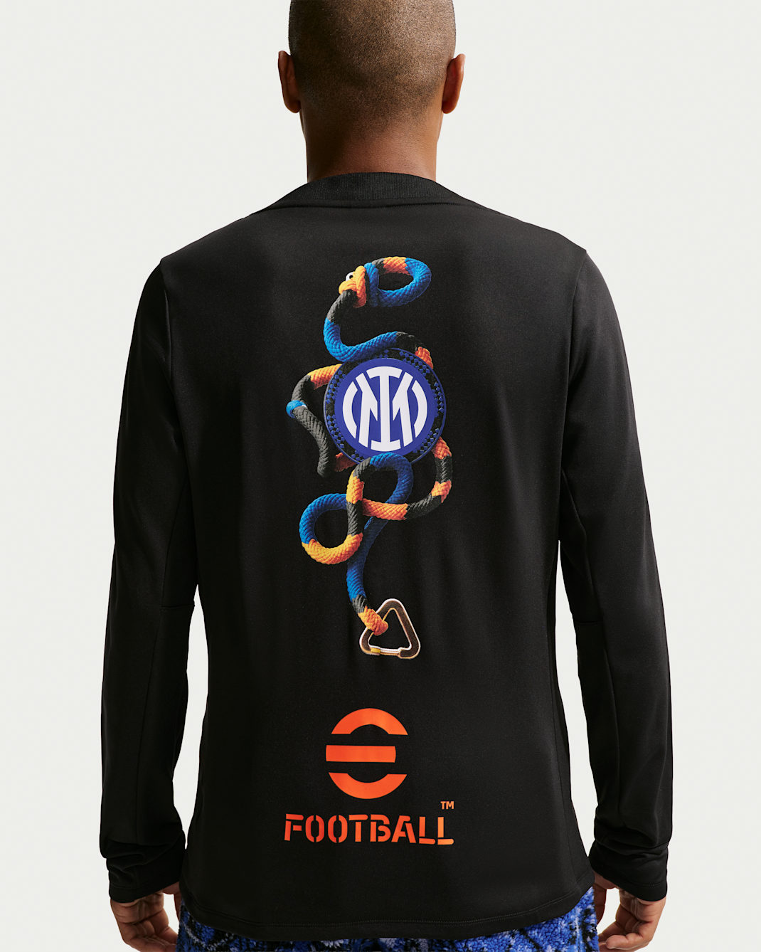 Maglia da calcio pre-partita a manica lunga Nike ACG Dri-FIT Inter Academy Pro SE – Uomo - Nero/Safety Orange