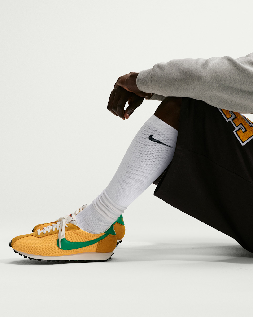 Nike Everyday Elevated Over-the-Calf Socks (2 Pairs)