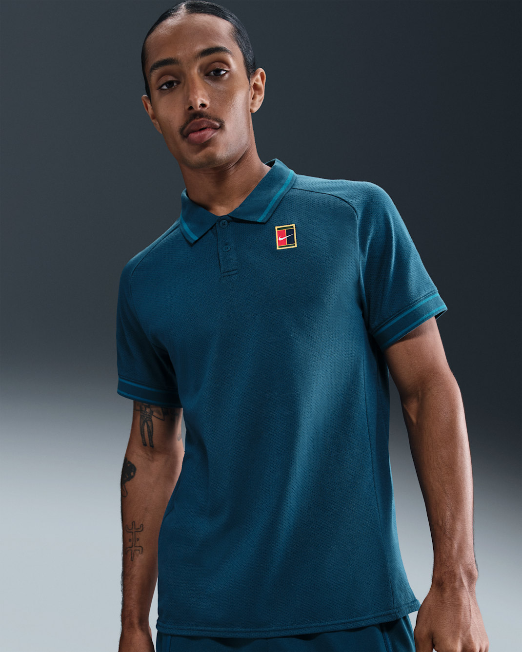 Polo de tenis para hombre NikeCourt Heritage - Azul fuerza/Verde abismo