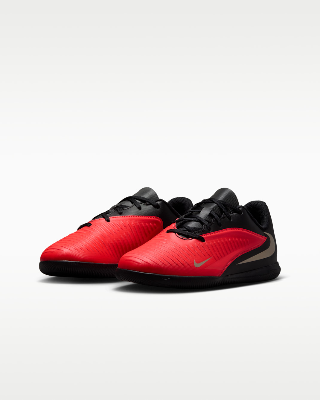 Nike Jr. Phantom 6 Low Club Big Kids' Indoor/Court Soccer Shoes