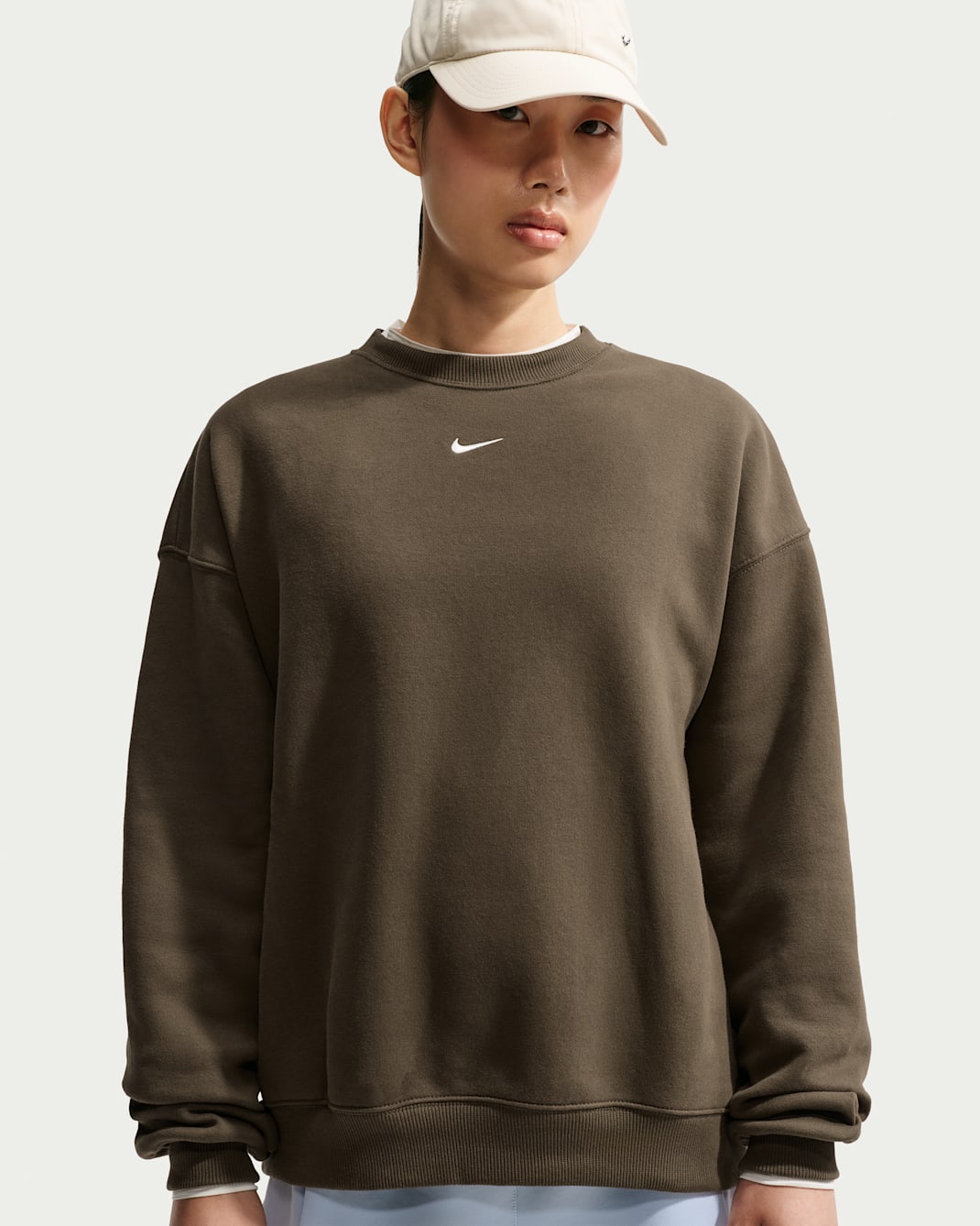 Playera oversized para mujer Nike Studio Fleece Medium Weight - Avellana oscuro/Vela