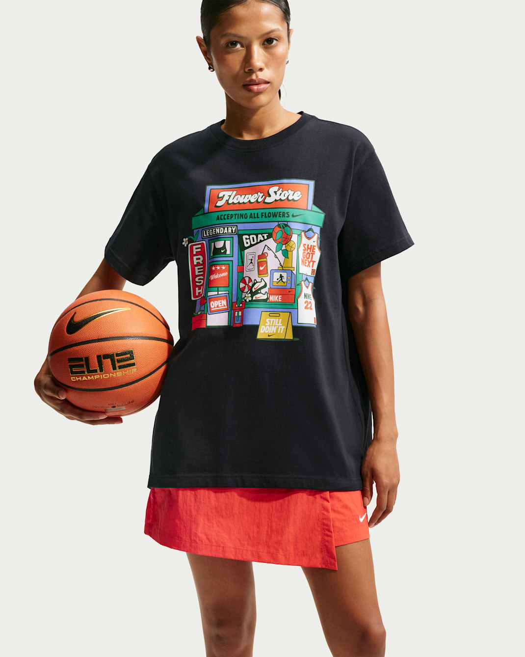 Nike Women's Oversized Graphic T-Shirt - Black