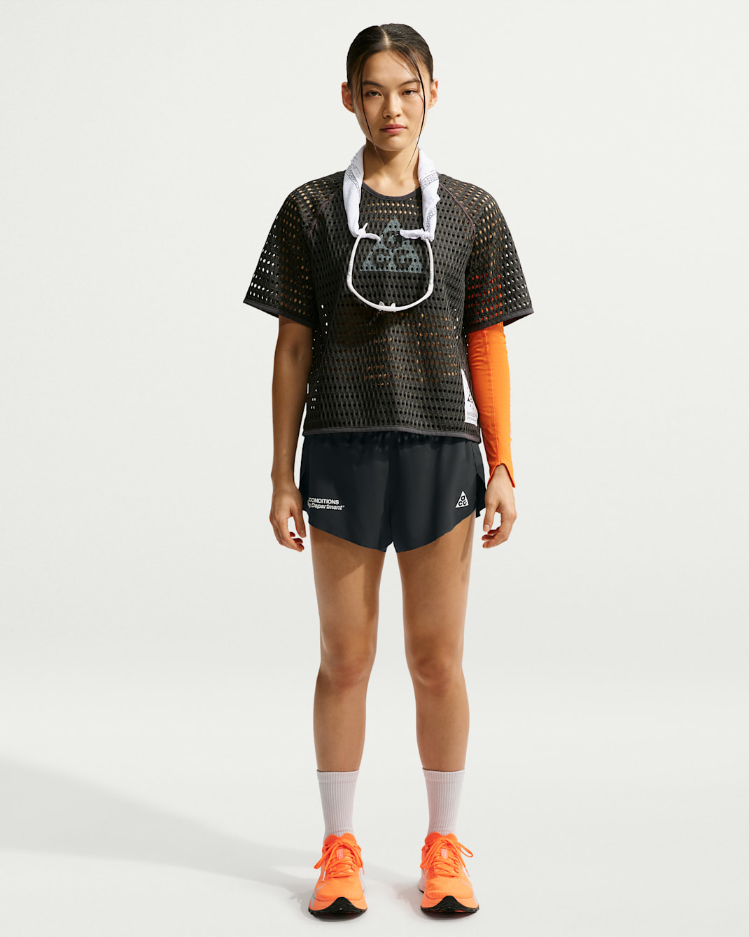 Shorts Dri-FIT ADV para mujer ACG Trailwind - Gris humo oscuro/Blanco