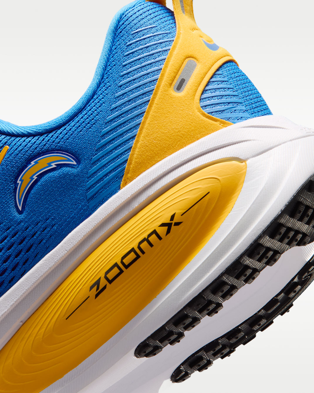 Nike Vomero 18 (Los Angeles Chargers) Men's NFL Road Running Shoes