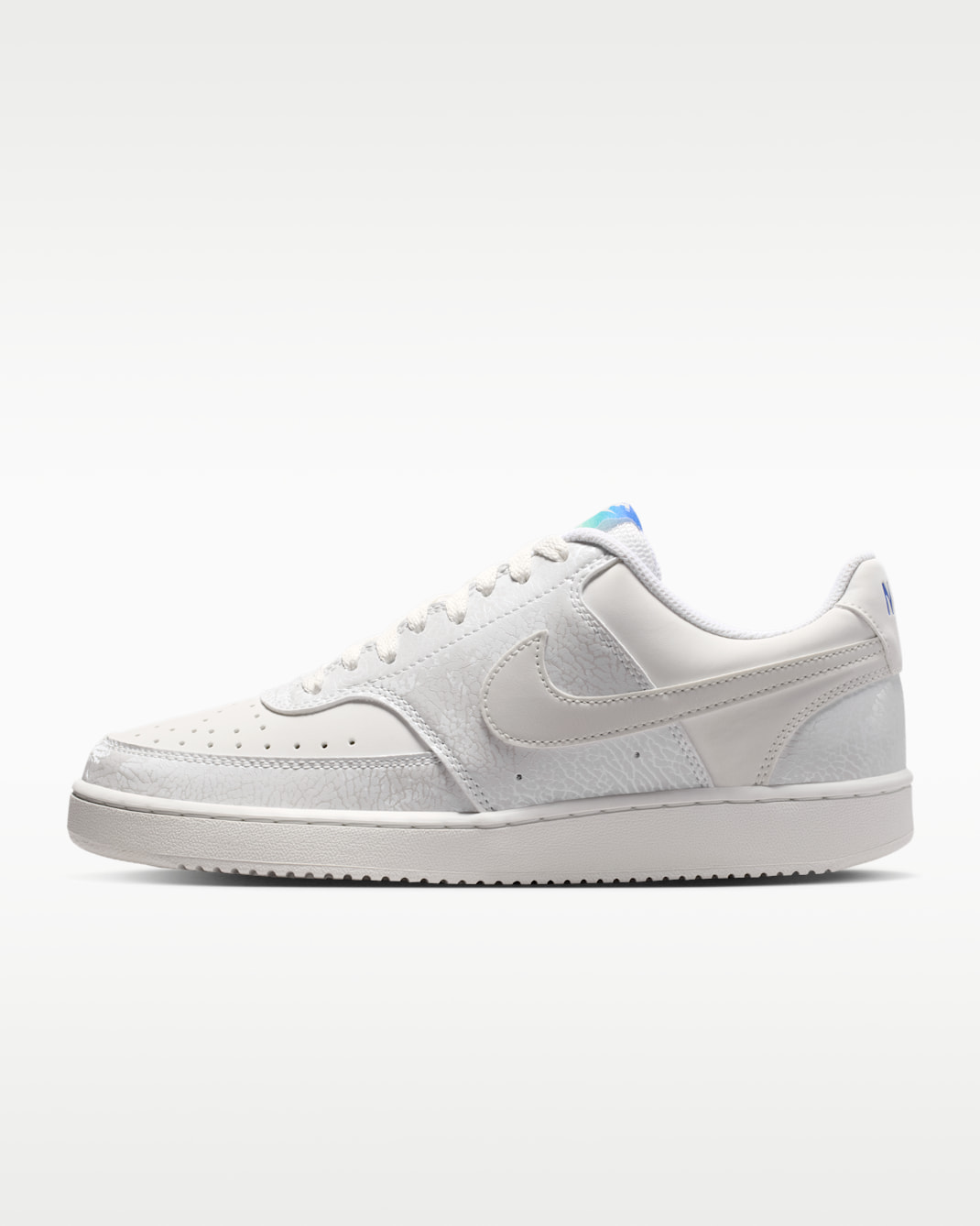 Tenis para mujer Nike Court Vision Low - Blanco cumbre/Hiperroyal/Verde ilusión/Blanco cáscara de huevo