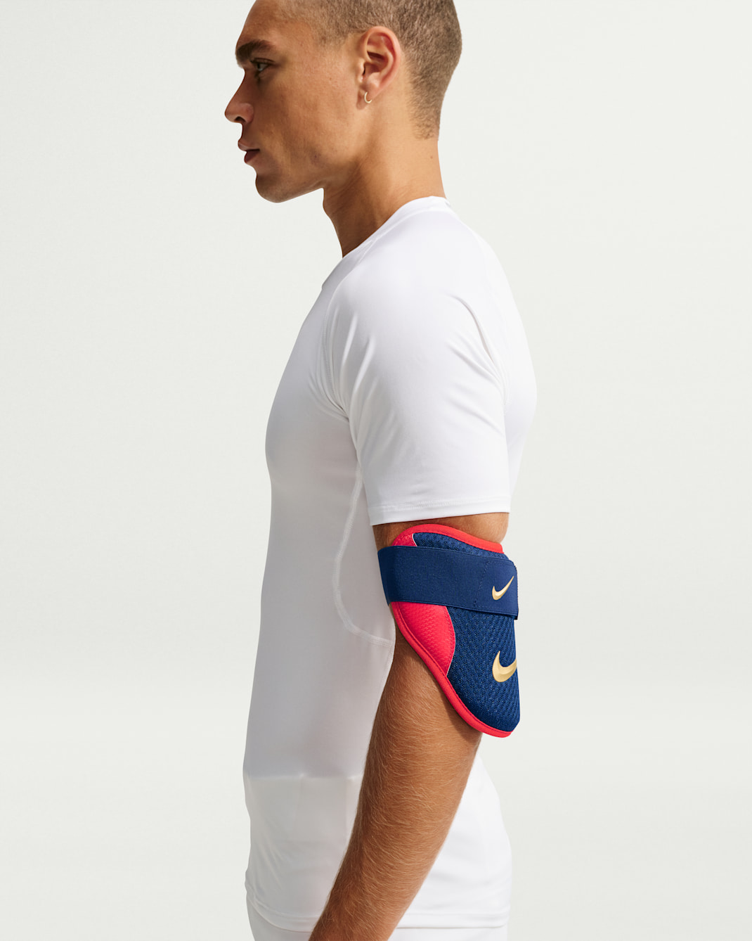 Protector para codo para bateador de béisbol Nike Diamond - Azul vacío/Pimiento/Oro metalizado
