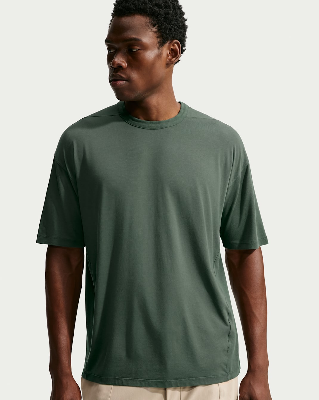 Playera de manga corta Dri-FIT para hombre Nike 24.7 ImpossiblySoft Light - Verde camuflaje/Negro/Verde aire libre