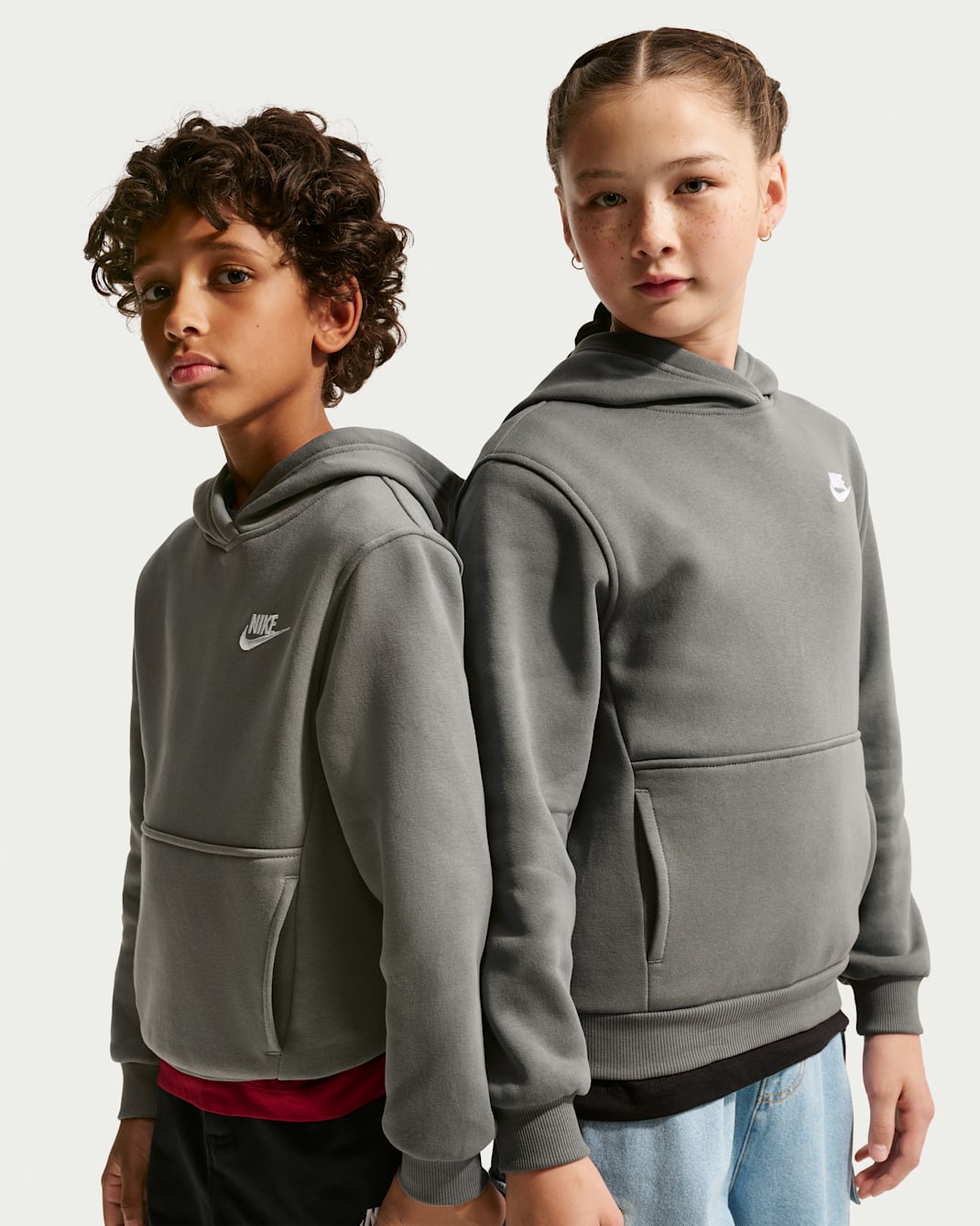 Nike Sportswear Club Fleece-pullover-hættetrøje til større børn - Cave Stone/hvid