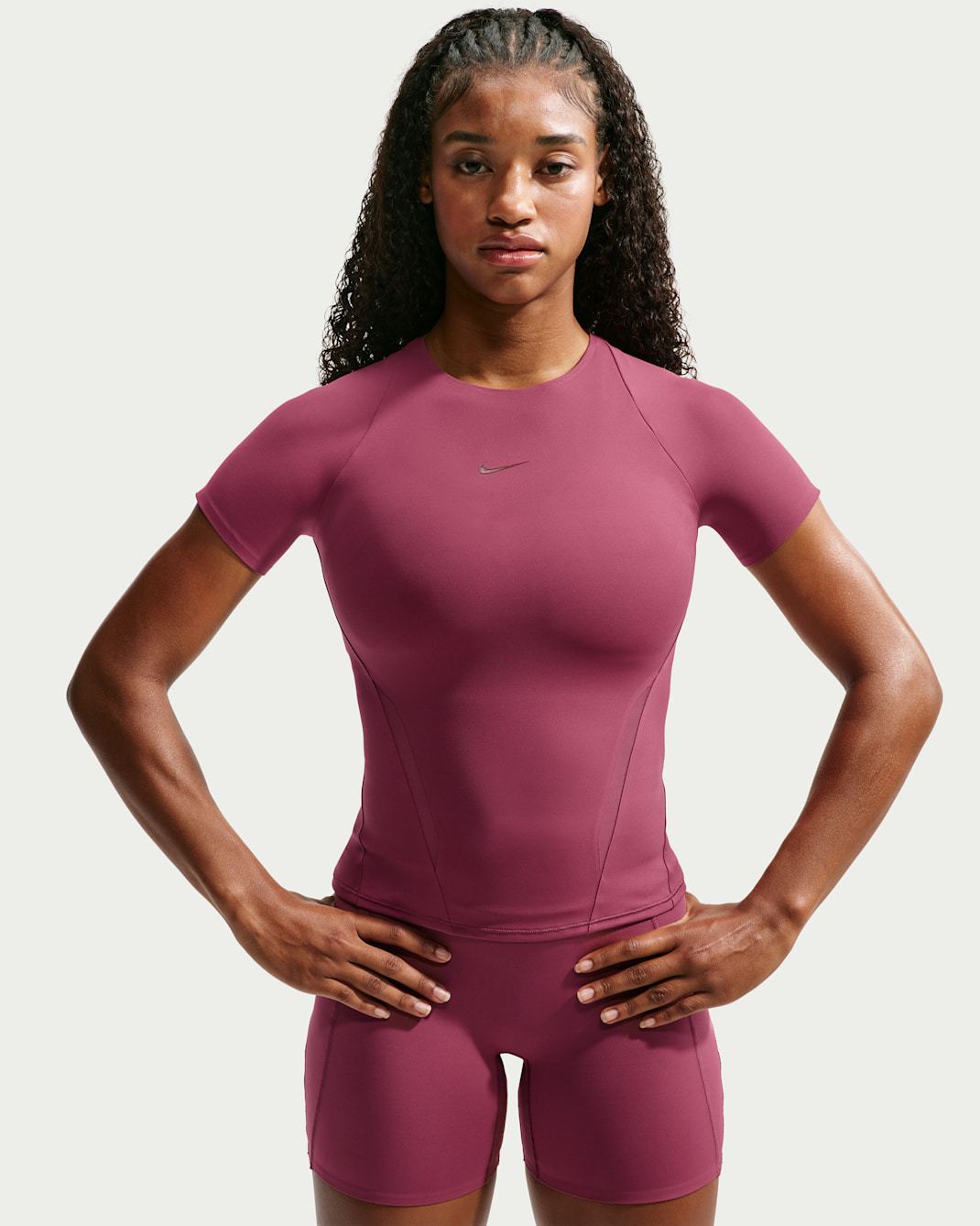 Playera de manga corta de malla para mujer Nike Universa - Rosa humo/Rosa humo/Dátil místico