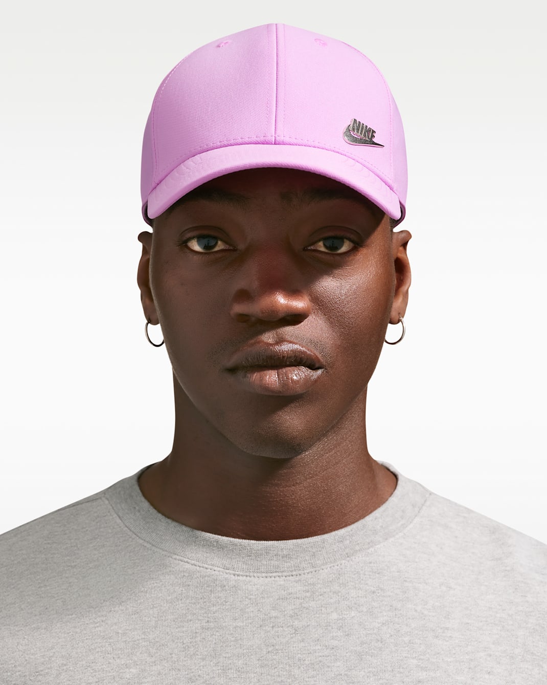 Gorra con logotipo de metal y estructura Nike Dri-FIT Club - Magenta claro/Plata metalizado