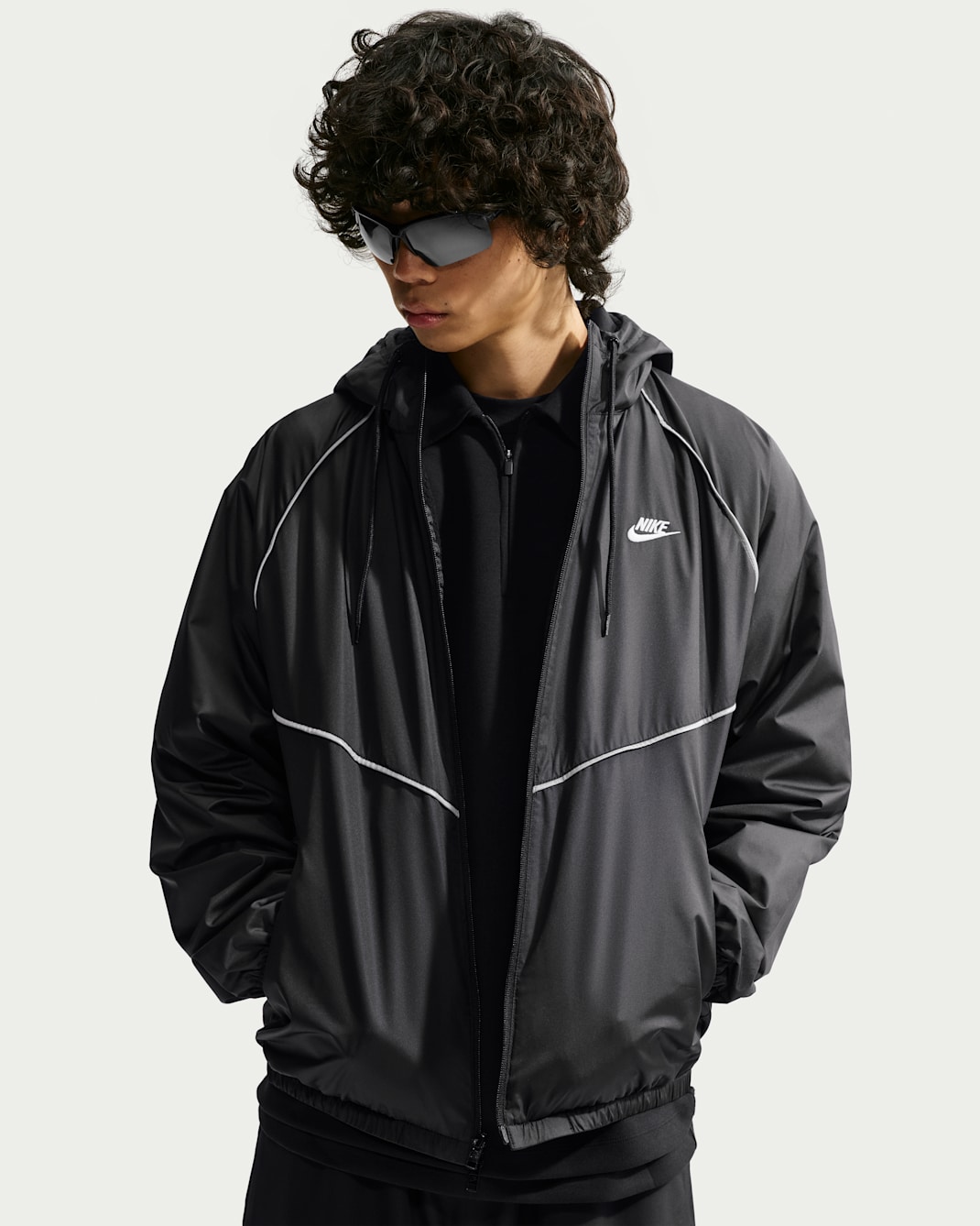 Nike Windrunner lockere Storm-FIT-Jacke (Herren) - Schwarz/Weiß