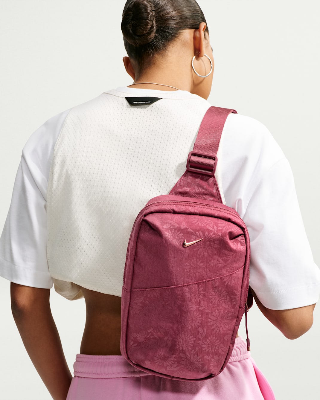 Nike Aura Floral Cross-Body Bag (5L) - Pink Smoke/Pink Smoke/ROSE GOLD BRL