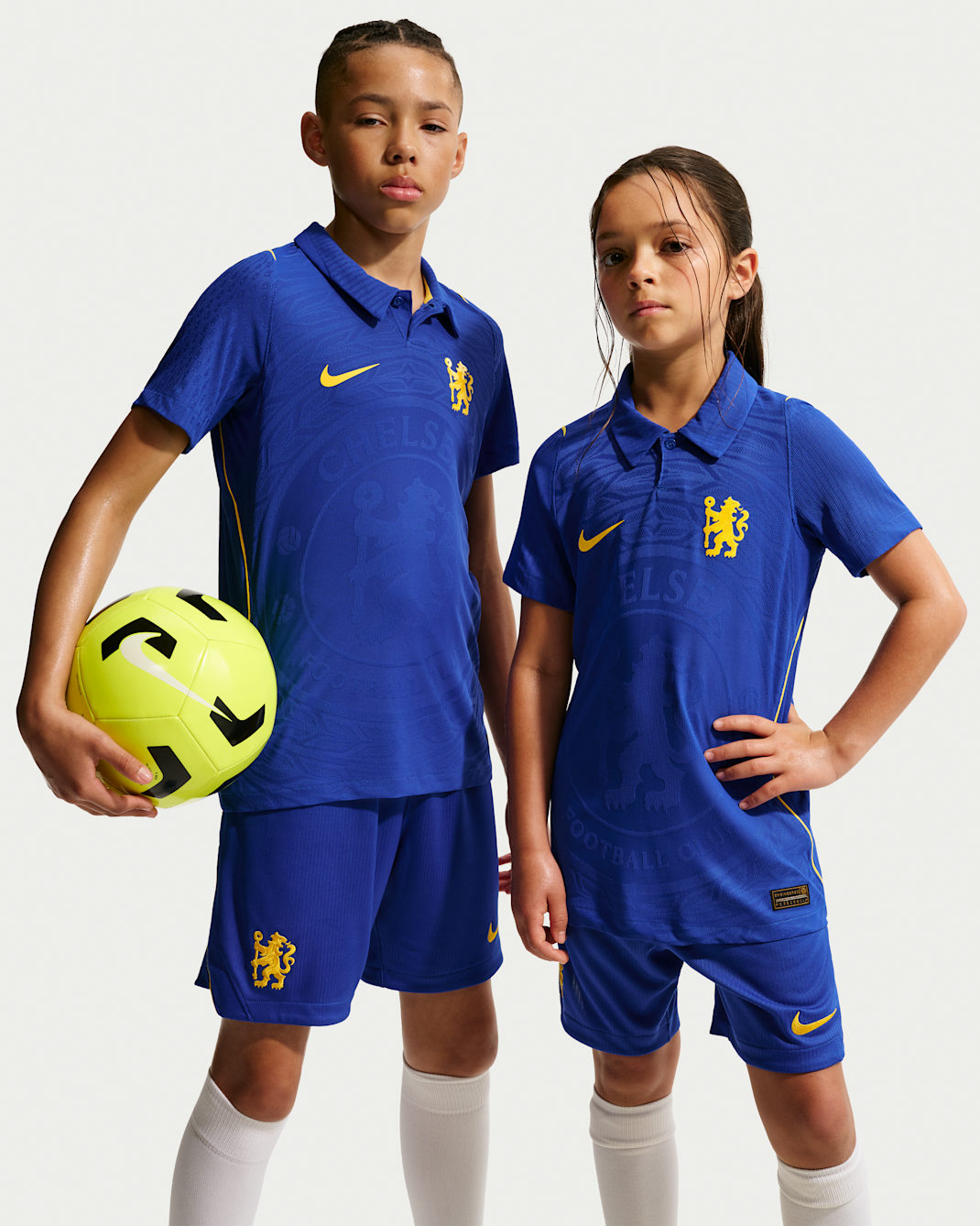 Chelsea F.C. 2026/27 Match Home Older Kids' Nike Aero-FIT Football Authentic Shirt - Bright Blue/Midwest Gold/Midwest Gold
