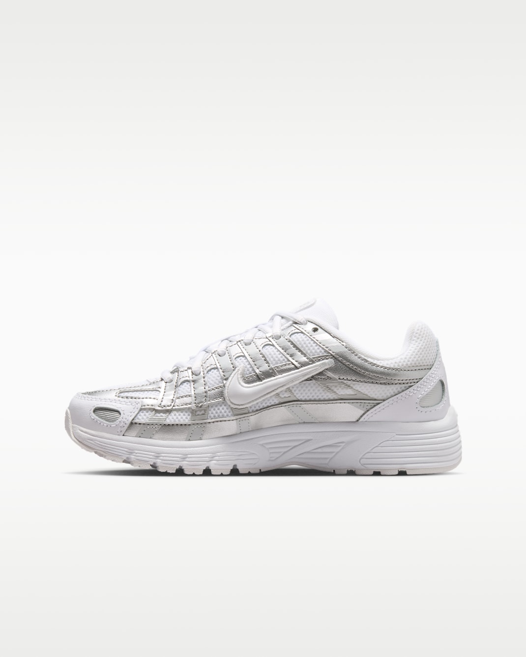 Tenis para niños grandes Nike P-6000 - Blanco/Polvo fotón/Plata metalizado/Blanco