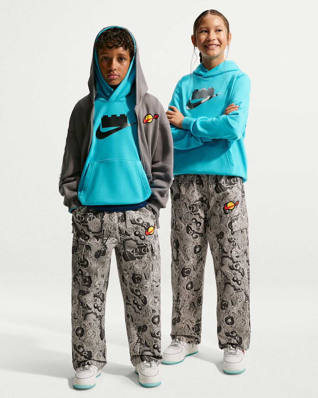 Nike Basketball x LEGO® Collection Older Kids' Cargo Trousers - Smoke Grey/Smoke Grey