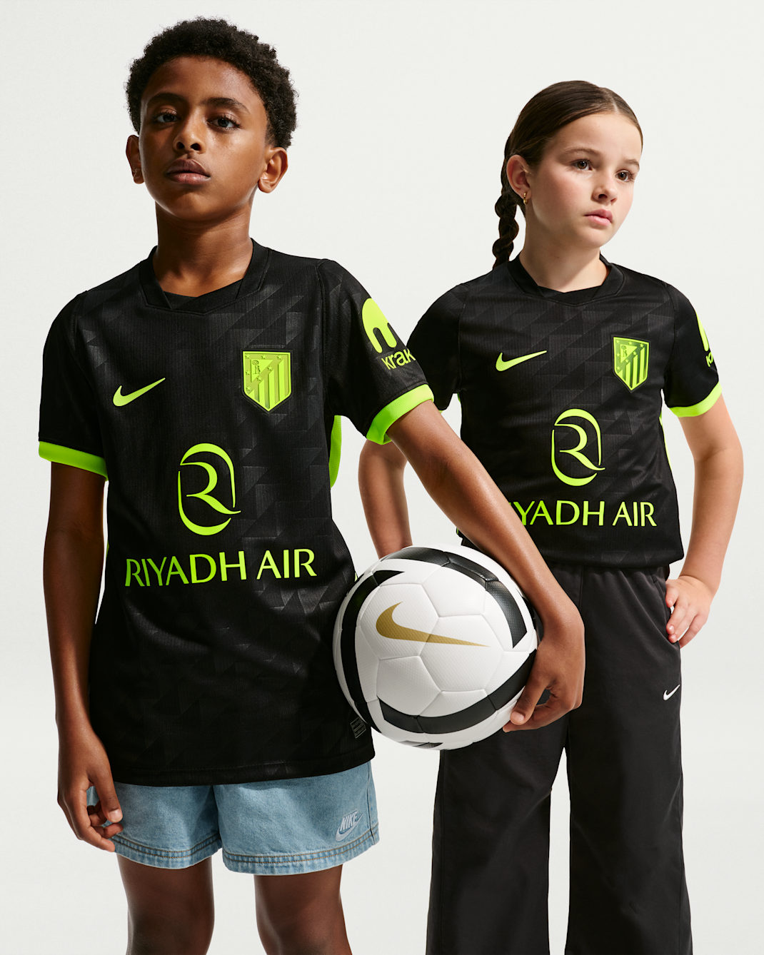 Atlético Madrid 2026/27 Stadium Away Older Kids' Nike Dri-FIT Football Replica Shirt - Black/Volt/Volt