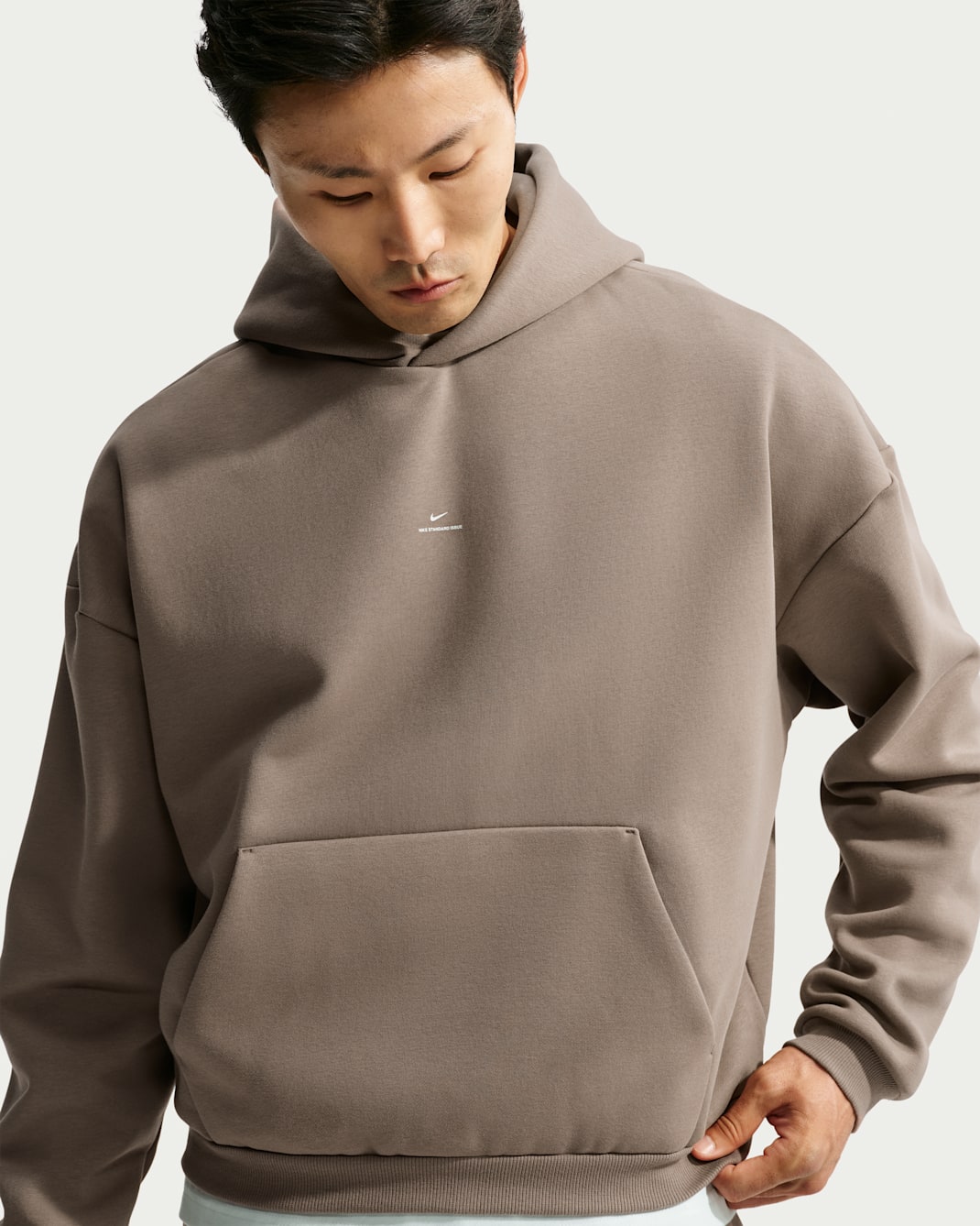 Nike Standard Issue Sudadera con capucha de básquetbol de tejido cepillado Therma-FIT - Hombre - Marrón visón/Marfil pálido