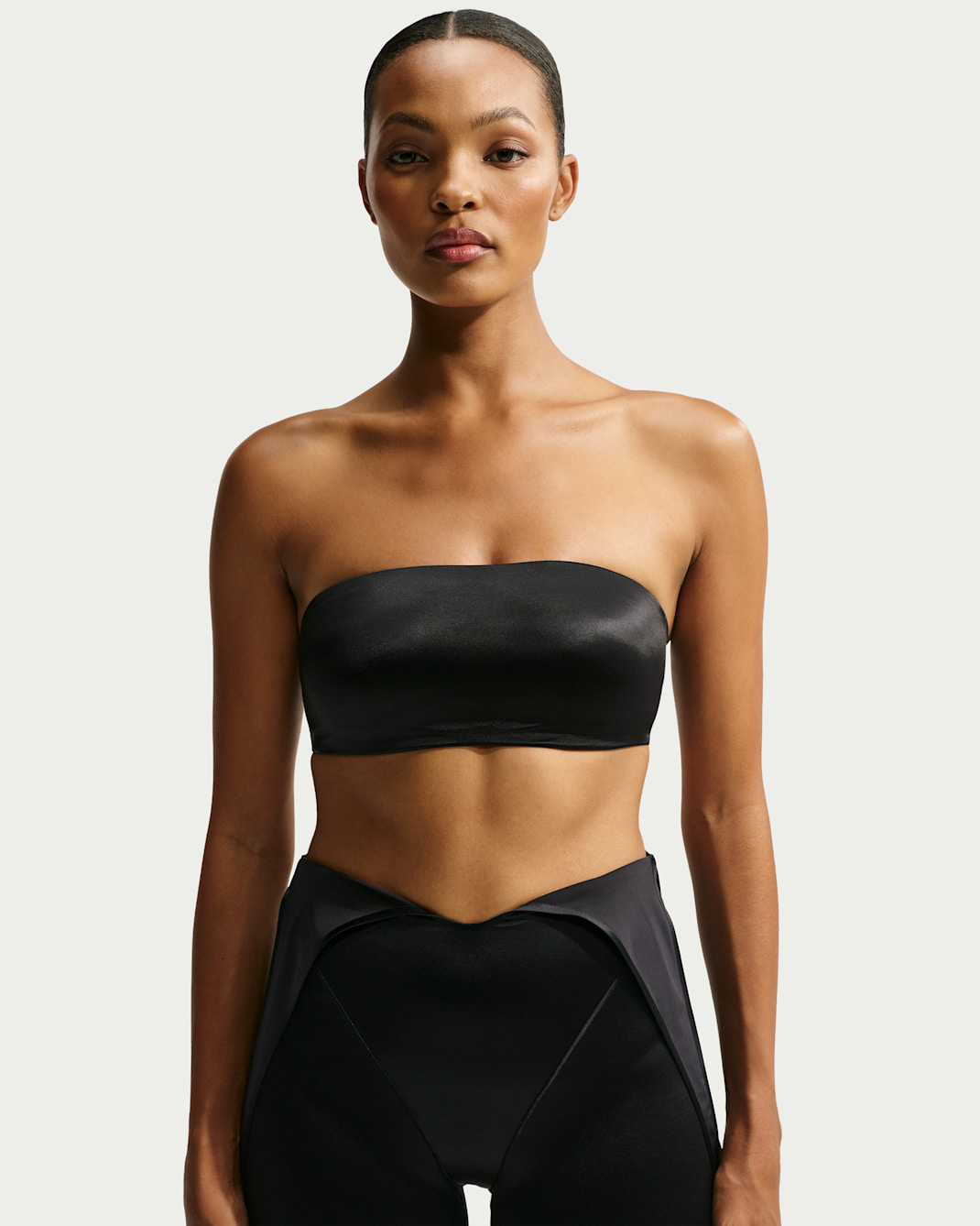 Brassière bandeau convertible NikeSKIMS Satin Shine pour femme - NSKM Obsidian/NSKM Obsidian