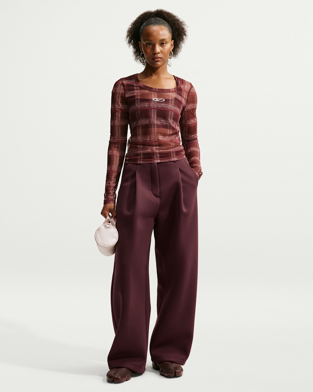 Pantalones de tiro medio holgados para mujer Nike Pregame Fleece - Dátil místico/Dátil místico