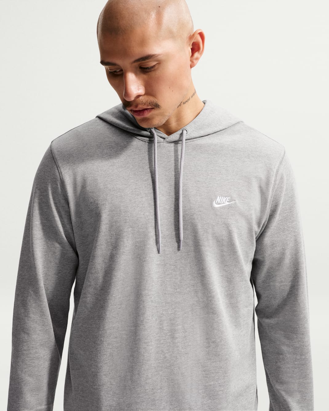 Pánská pletená mikina Nike Sportswear Club s kapucí - Dark Grey Heather/Light Smoke Grey/Bílá