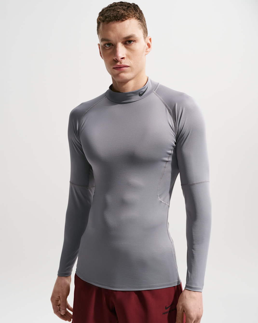 Pánské fitness tričko Nike Pro Dri-FIT s dlouhým rukávem a stojáčkem - Smoke Grey/Černá