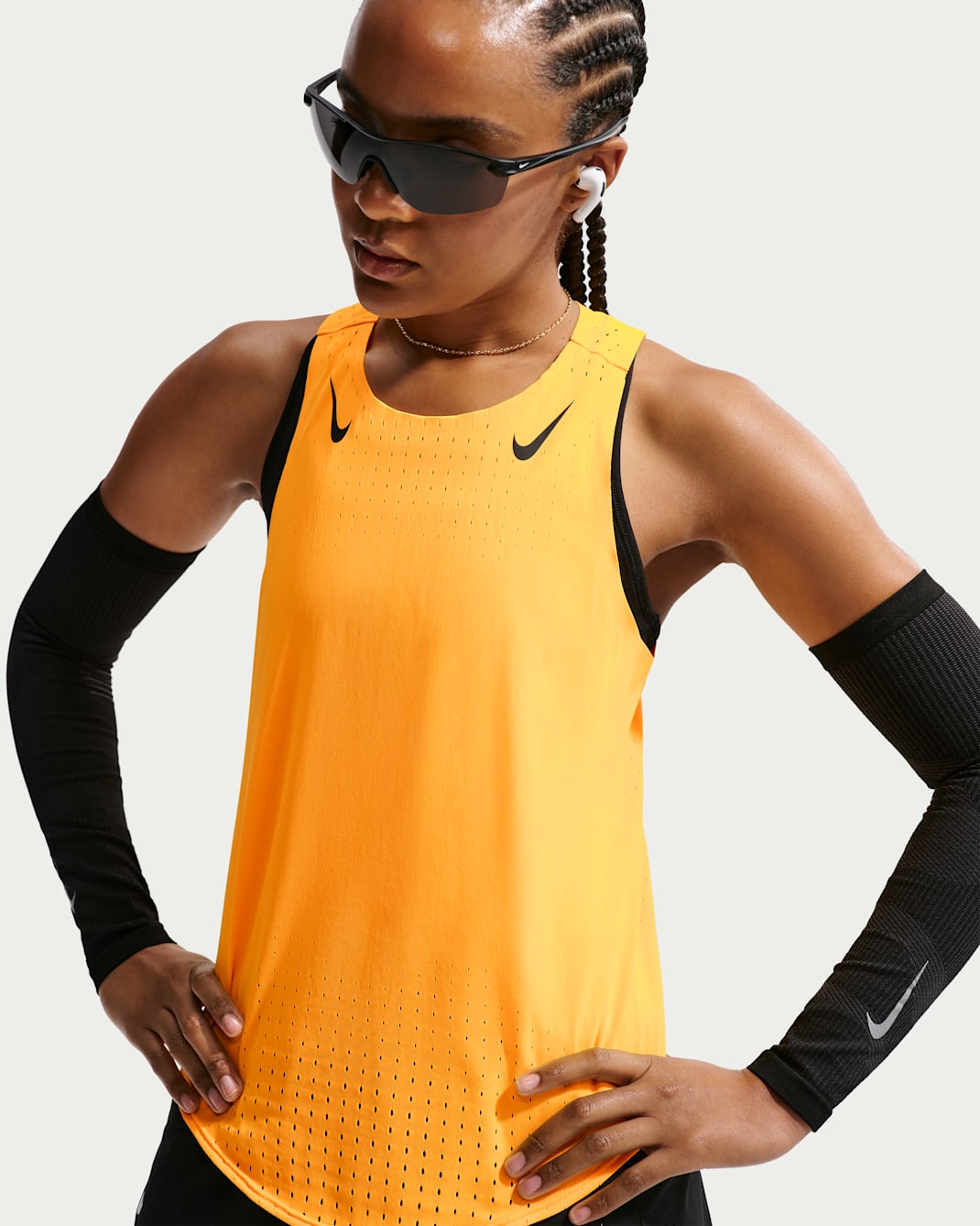 Camisola de running sem mangas Dri-FIT ADV Nike AeroSwift para mulher - Laranja Laser/Preto