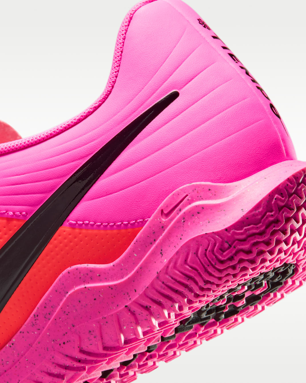 Nike Tiempo Maestro Club Indoor/Court Low-Top Soccer Shoes