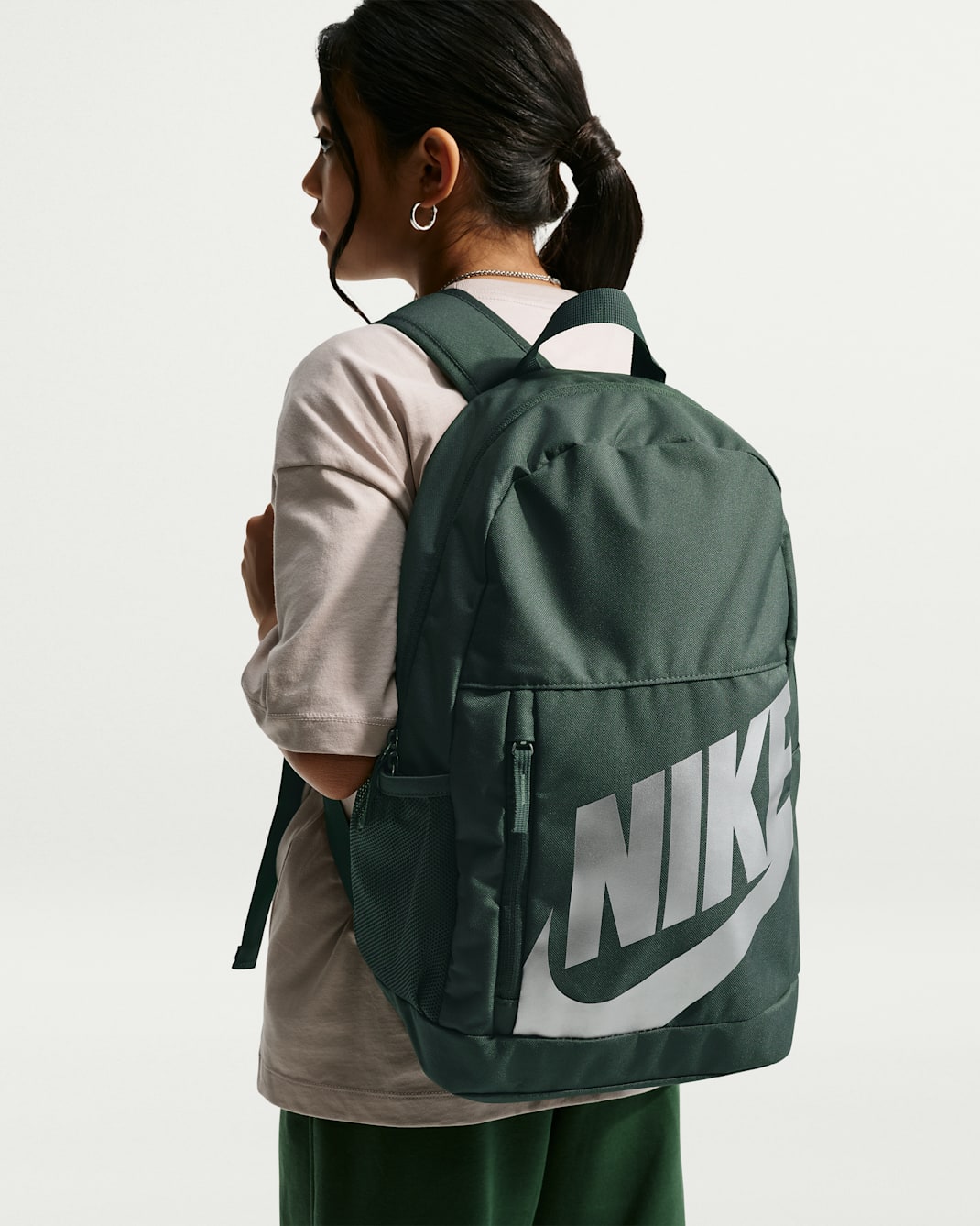 Nike ryggsekk til barn (20 L) - Camo Green/Camo Green/Metallic Silver
