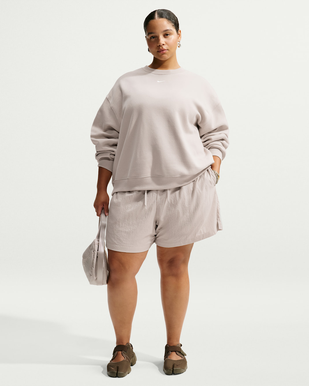 Shorts holgados de tiro alto de ripstop ligero para mujer (talla grande) Nike Sportswear - Crema II/Negro