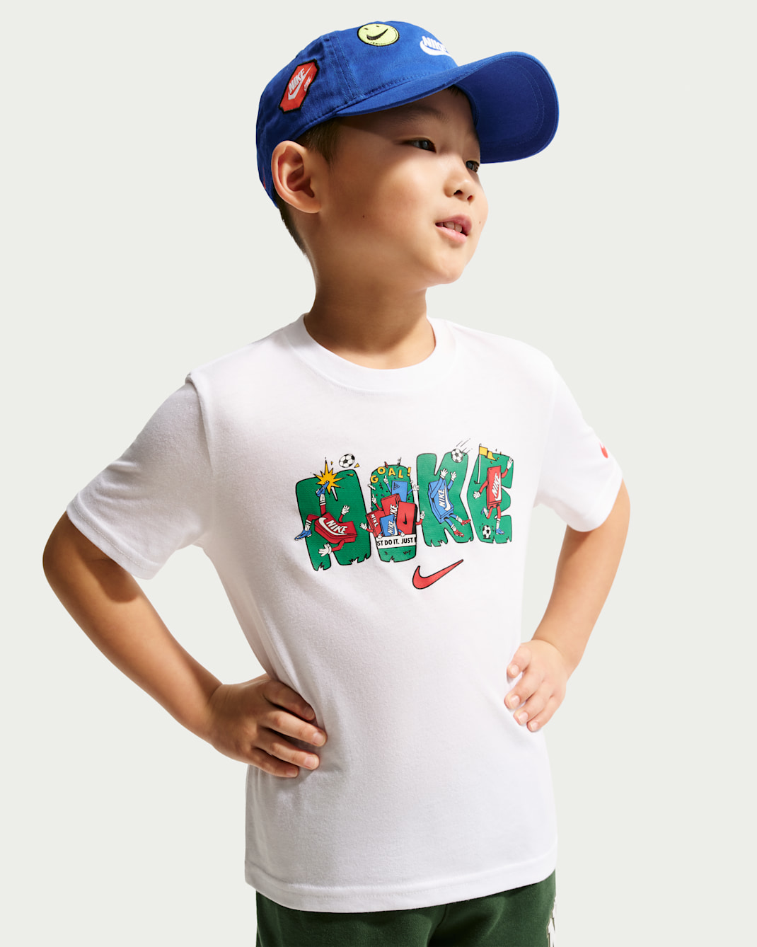 Playera con gráfico de varios deportes de corte cuadrado para niños talla pequeña Nike - Blanco