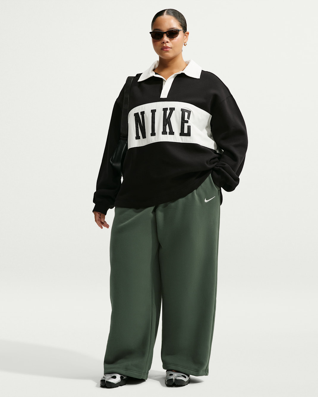Pants de tiro medio y pierna amplia para mujer Nike Studio Fleece Medium Weight - Verde camuflaje/Vela