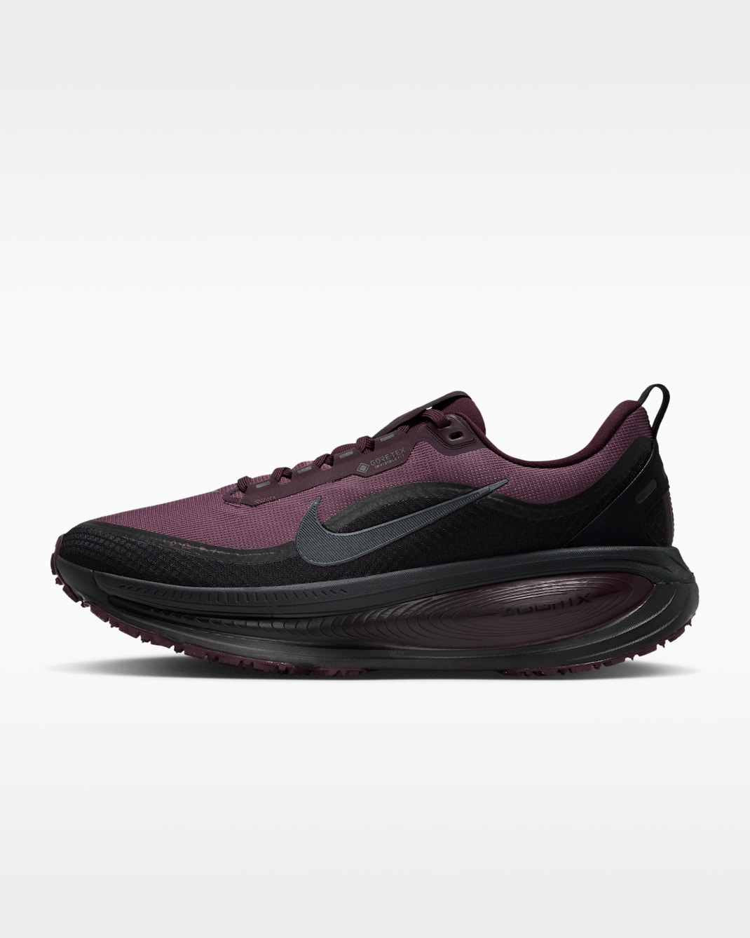 Sapatilhas de running para estrada à prova de água com detalhes refletores Nike Vomero 18 GORE-TEX para homem - Borgonha Crush/Borgonha Crush/Preto
