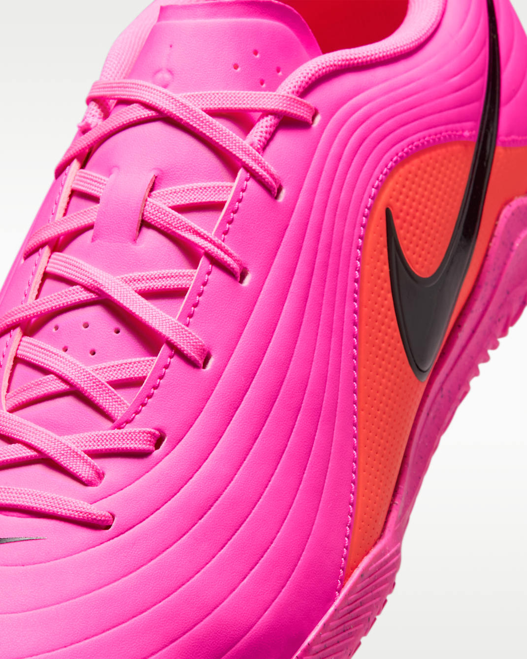 Nike Tiempo Maestro Club Indoor/Court Low-Top Soccer Shoes