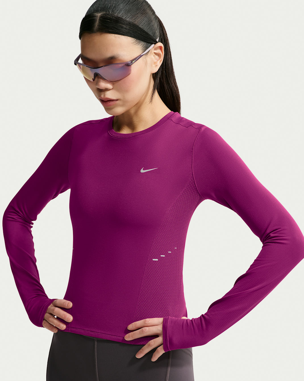 Playera de correr de manga larga Dri-FIT sin costuras para mujer Nike Swift - Baya genuino