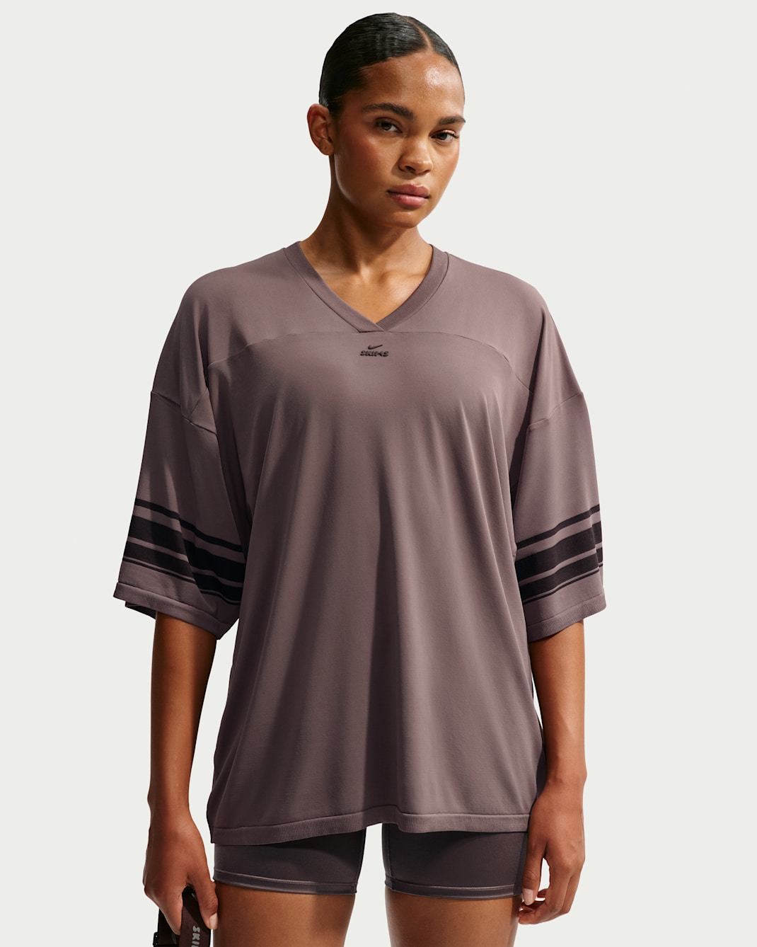 NikeSKIMS Stretch Knit Oversize-Oberteil mit V-Ausschnitt (Damen) - NSKM Resin/NSKM Phoenix/NSKM Resin