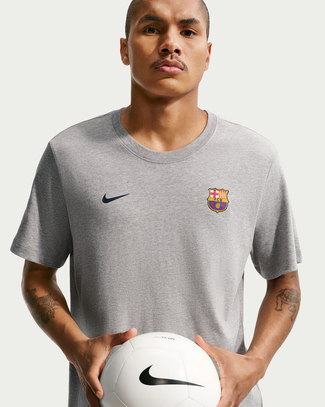 FC Barcelona Essential Men's Nike Soccer T-Shirt - Dark Grey Heather