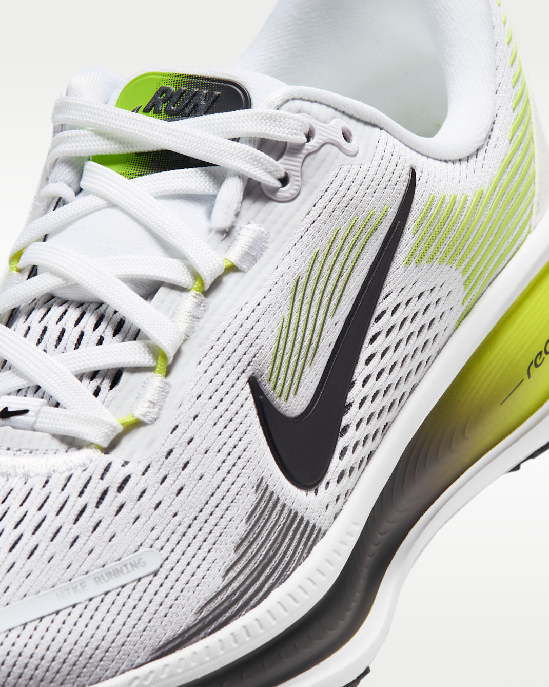 Nike Vomero 18 Big Kids' Road Running Shoes