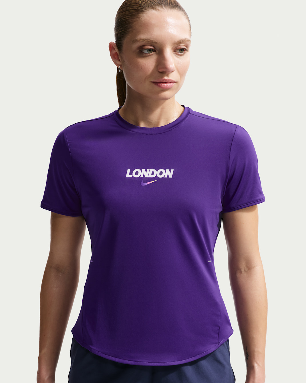 Nike Swift Dri-FIT kortermet løpeoverdel til dame - Court Purple