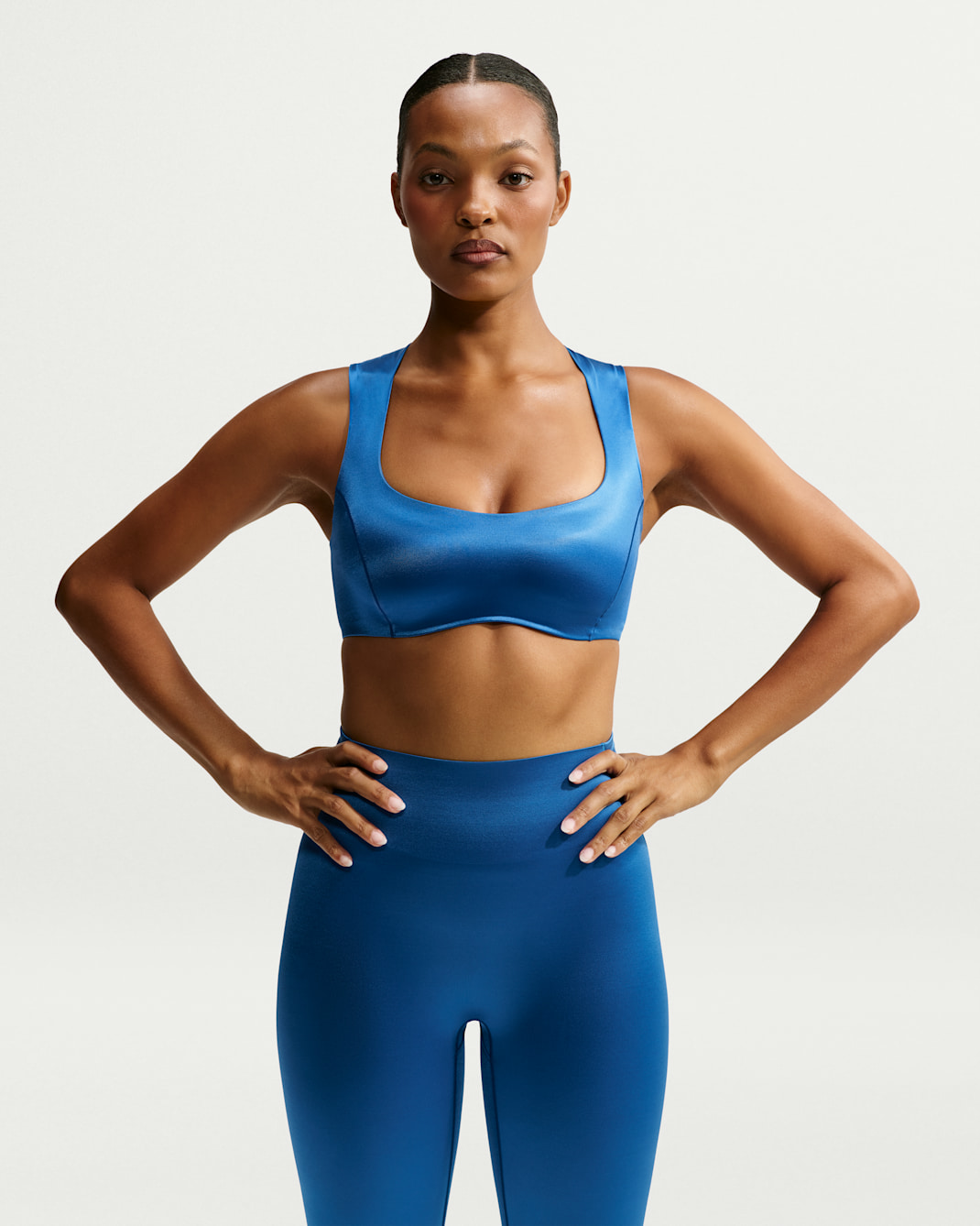 Bra con escote abierto en forma de U para mujer NikeSKIMS Satin Shine - NSKM Cobalt/NSKM Cobalt